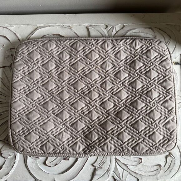 TUMI Beige Diamond Quilted Laptop Sleeve Case 15" x 11" - Picture 2 of 6